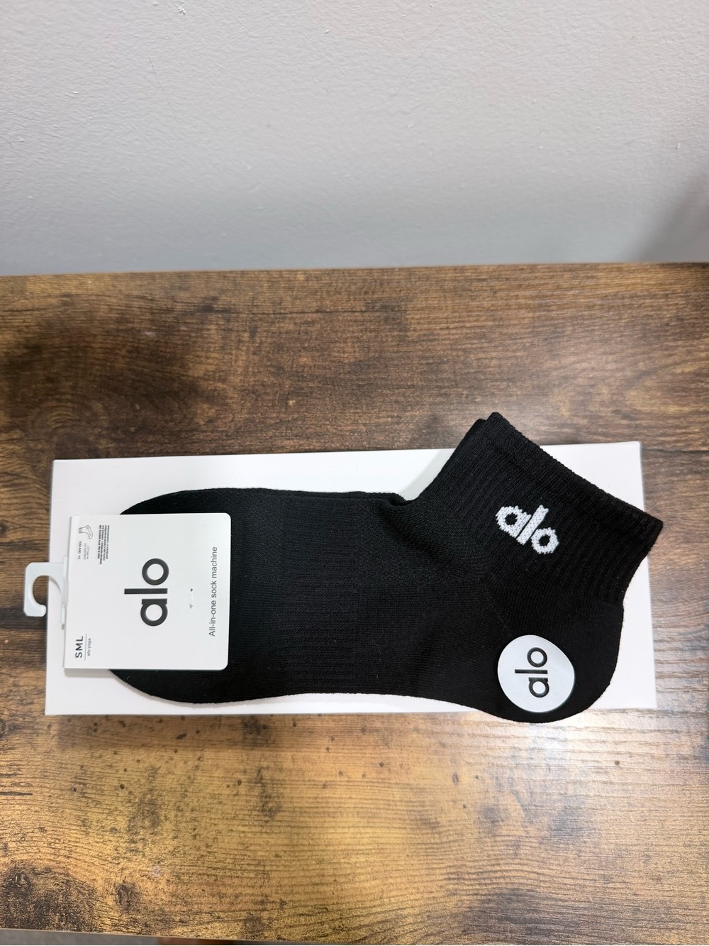 ALO Yoga Unisex Half-Crew Socks – Black and White Pack - Picture 3 of 4